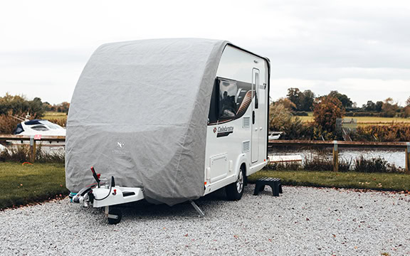 Heavy-duty caravan cover protecting your caravan from weather elements, UV rays, and dust for ultimate outdoor storage safety and maintenance. Suitable for all seasons.