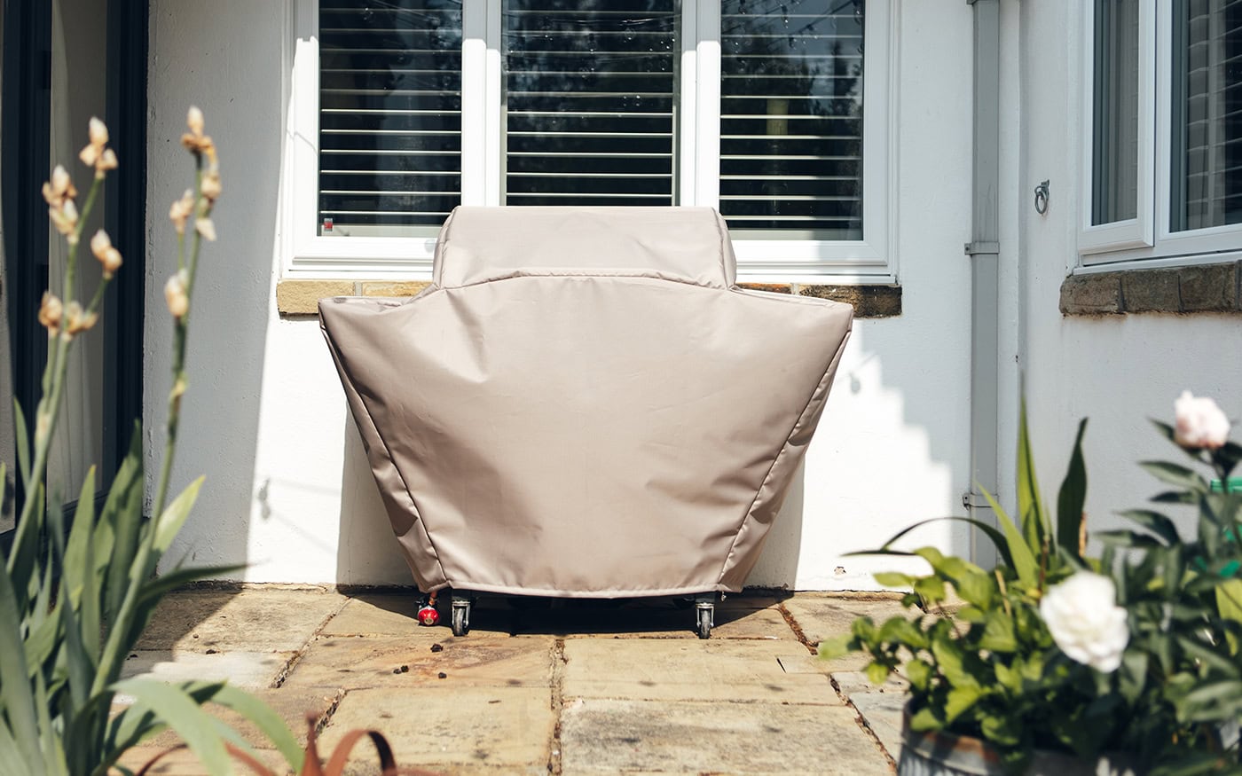 High-quality outdoor BBQ cover to protect your grill from weather elements, dirt, and dust. Perfect for secure fitting and durability, ensuring your BBQ stays in excellent condition year-round.