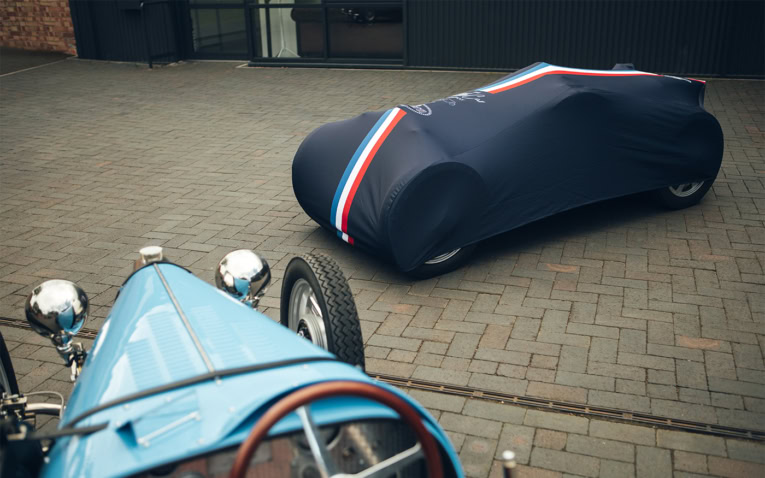 High-quality, weather-resistant classic car cover protecting vintage vehicles from dust, rain, and UV damage. Custom-fit designs ensure optimal protection for your classic car.