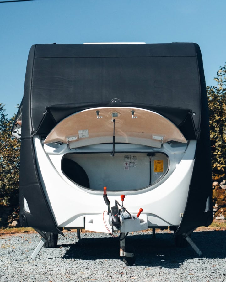 Protects Tow Pro Infinity Elite trailers with tailored, weatherproof covers for optimal outdoor use, safeguarding against rain, sun, and dirt to extend trailer lifespan.