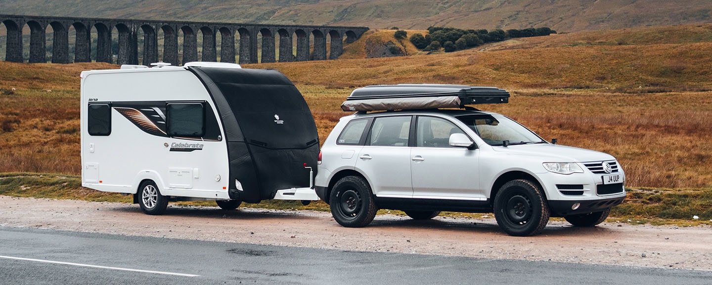 High-quality towing cover designed for caravans to shield from weather, dust, and UV damage, ensuring safe transportation. Perfect for outdoor adventures and long trips.