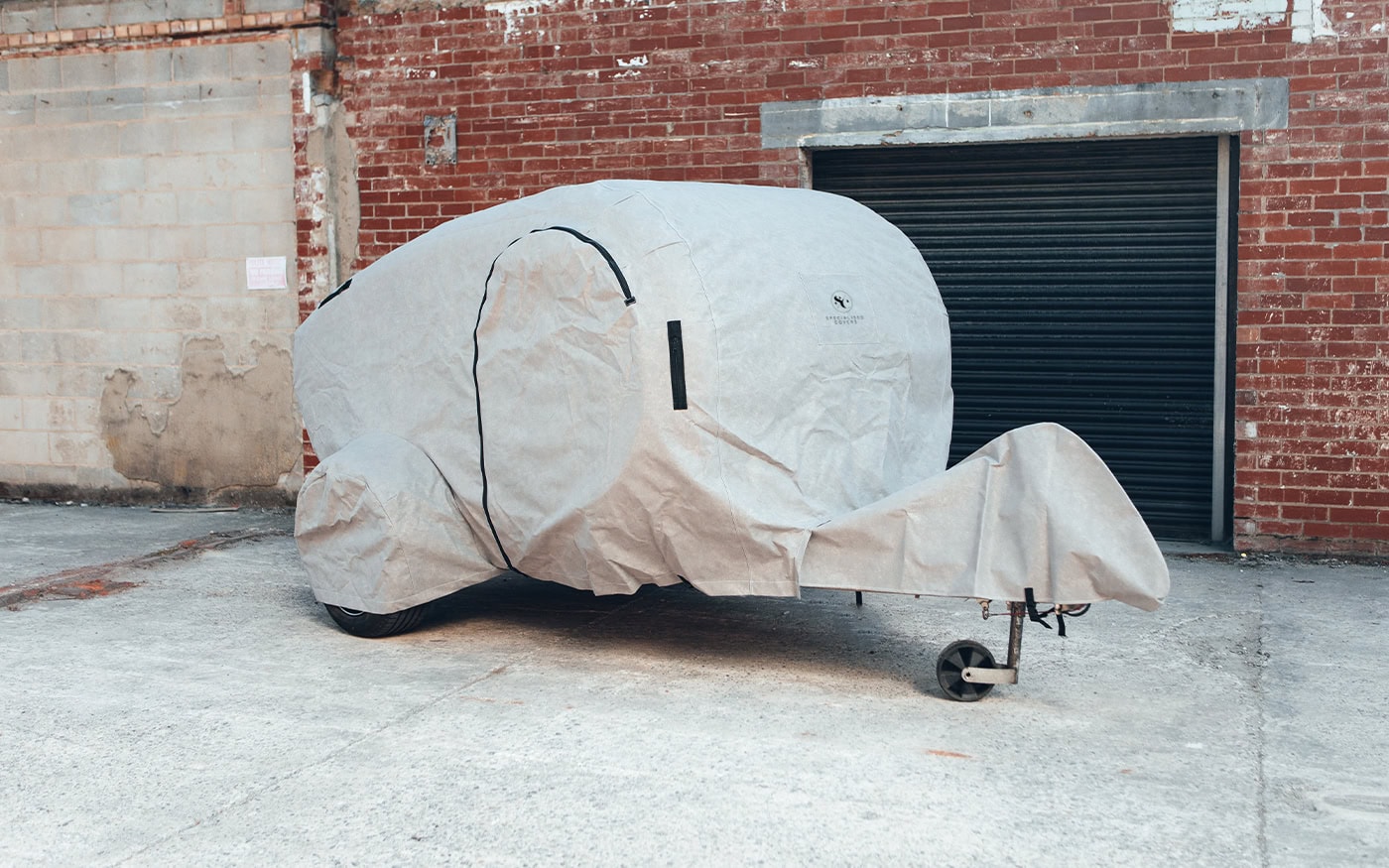 Protects caravans from weather elements with high-quality, waterproof covers for outdoor storage. Designed for durability, easy fitting, and securing, ideal for keeping your caravan in pristine condition.
