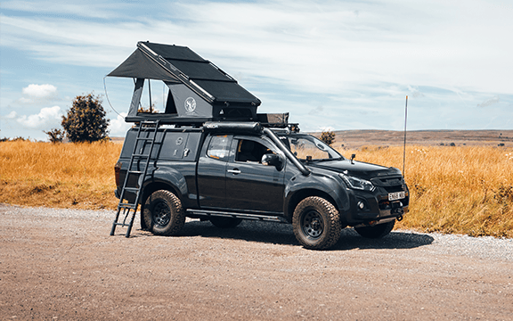 Durable roof tent for off-road adventures, easily mounted on vehicles for camping and overlanding. Perfect for outdoor enthusiasts seeking reliable, easy-to-install roof-mounted shelters.