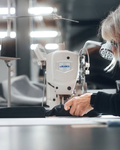 Custom-made defence covers protecting industrial sewing machines from dust, dirt, and damage in manufacturing environments.